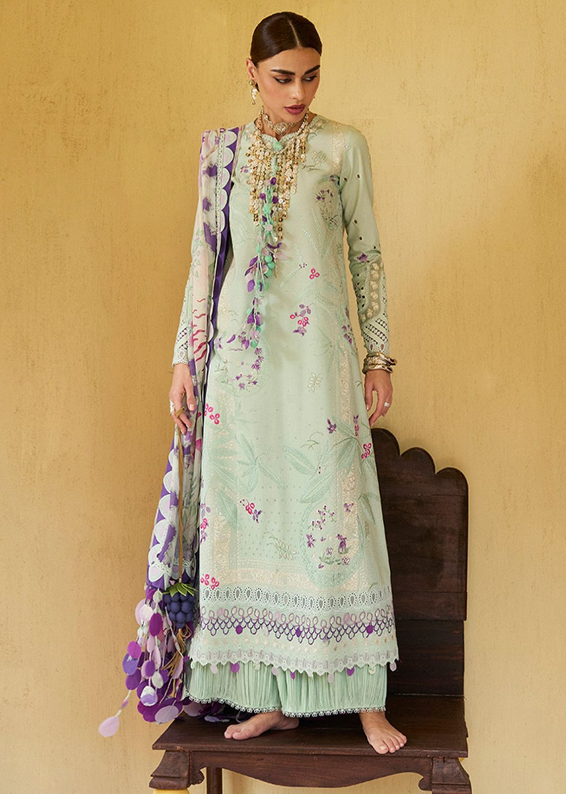 SUFFUSE LAWN LARA